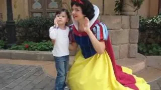 20111231 Allie Meets Snow White at Disney World
