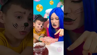 Mom shows a child why he shouldn't eat food with his hands || Fighting germs #funny #lifehack