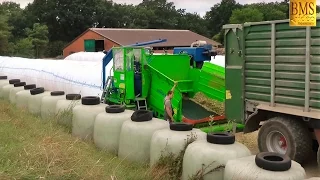 Maissilage in Siloschlauch pressen / Folienschlauch-Silierung / Selbstfahrende Siloschlauchpresse