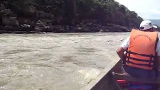 Bajando por el Raudal - Rio Guayabero - La Macarena
