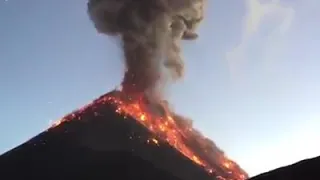 Erupcion en el volcan de fuego (Guatemala)