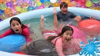 BALÃO GIGANTE DE ORBEEZ e SURPRESA NA PISCINA Ft @luanamelooficial