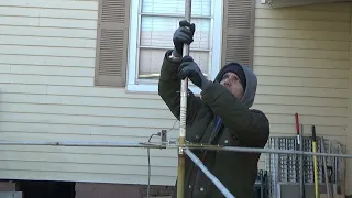 Trying to finish the 5/8 wave 6m antenna in the cold