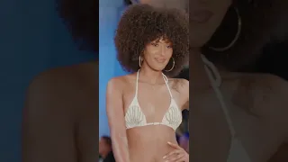 A perfect swimsuit runway moment!