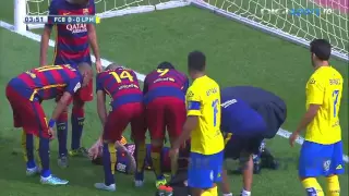 Leo Messi's knee injury in Barcelona - Las Palmas 2-1 26.09.2015