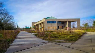 Exploring an Abandoned College! (Everything Left Behind)