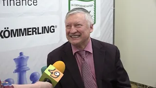 Анатолий Карпов провел сеанс одновременной игры в Новосибирске // "Новости 49" 16.05.22