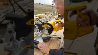 Обзор торцевой пилы Dewalt DWS774