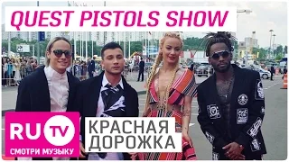 Солистка Quest Pistols Show упала на Красной дорожке VI Премии RU.TV