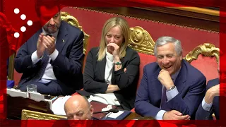 Renzi parla in Senato. Risate e applausi, Meloni appare divertita