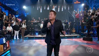 Leonardo canta "Não Aprendi A Dizer Adeus" no Altas Horas