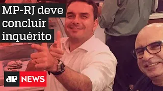 MP conclui investigação e avalia denúncia contra Flávio Bolsonaro e Queiroz por desvio de salários