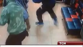 Разбойный налет на магазин шуб в Новомосковске попал на видео