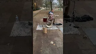 STREET DRUMMING