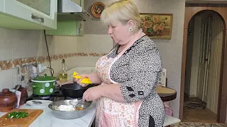 Рубленые котлеты из куриного филе. Капусняк. Макароны и салатик.