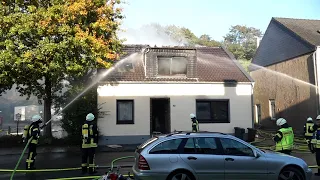 Wohnhaus ausgebrannt: Großalarm in Nettetal | 09.10.2022