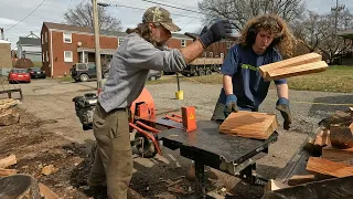 DK2 Kinetic Splitter Splitting Big Oak Rounds For Firewood.