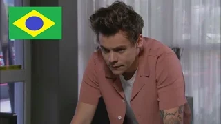 Harry Styles não consegue entrar no Late Late Show (Legendado PT-BR)