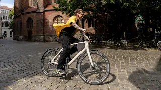 LEMMO one hybrid e-bike shifts between manual/electric riding seamlessly