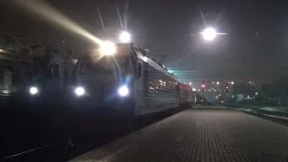 Электровоз ЭП1М-617 с поездом №17/18 Адлер — Киев