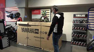 unboxing YAMAHA XMAX TECHMAX 300 (plus Akrapovic)