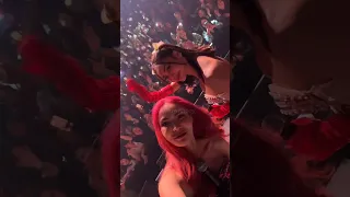 Englot in USA, Charlotte & Engfa grab my phone during concert final song 🥺