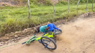 PILILIU SOFRE ACIDENTE NA BICICLETA 😱 | PILILIU DA RESENHA