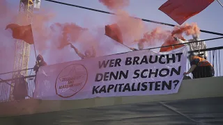 Banner Aktion beim Autokorso der IG Metall zur Tarifrunde 2021 in Stuttgart