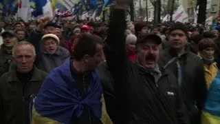 Ukrainian pro-EU protesters storm government building