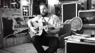 Rolling Stone Session: Nathaniel Rateliff - "Don't Get Too Close"