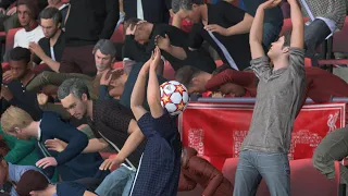 FIFA 22 PS5 - free kick hits fan in head