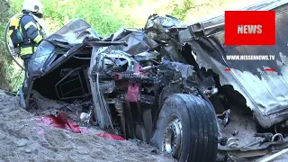 Schutzengel! Fahrer überlebt LKW-Unfall mit Brandfolge auf A44 04.07.2022