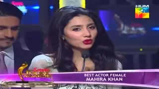 Mahira Khan wins the Best Actor Female (1st HumTv Awards 2013) HD