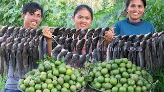 Cooking Crushed Feroniella Lucida Fruit Spicy Chilli Garlic & Clarias Batrachus Fish - Donation Food