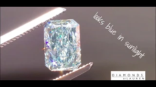 Green Diamond Looks Blue R8959