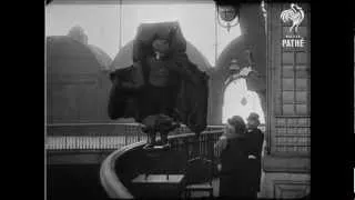 "Saut mortel depuis la tour Eiffel" par Franz Reichelt