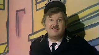 Benny Hill - Moments of Television When Things Go Wrong (1973)