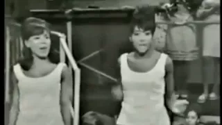 MUSIC OF THE SIXTIES   The Girl Groups (Martha,Crystals,Shirelles,Ronettes,Marvelettes,Supremes)