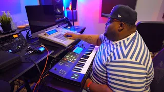 King Muzik is a Beast on the MPC 3000 & MPC Key 61 | Makes Crazy Beat in 10 minutes 🔥🔥