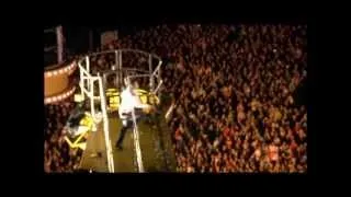 Robbie Williams - Let me entertain you (Live in Leeds, 2006)