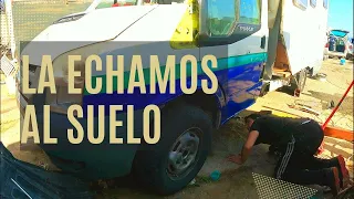 🚨 autocaravana siniestrada 🚨 montamos la dirección, salpicadero, volante, y la echamos al suelo