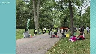 Hundreds 'Run Through History' at Lake View Cemetery