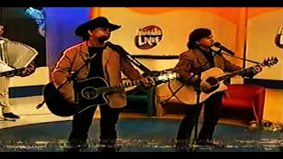 Chitãozinho e Xororó - Deixei De Ser Cowboy Por Ela {Programa Ratinho Livre} (1998)