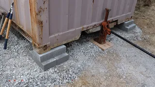 leveling the shipping container