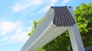 Affordable pool shading using a simple yacht rigging system from the 1950s