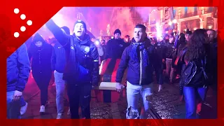 Festa scudetto Inter, corteo tifosi Curva Nord con bara del Milan arriva in piazza del Duomo