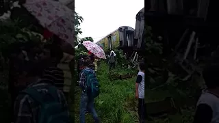 Nagpur Mumbai Duronto Express derails near Titwala in Maharashtra