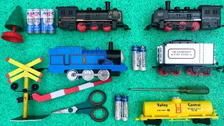 Merakit 2 lokomotif kereta api uap rail king jumbo dan unboxing mainan kereta api thomas