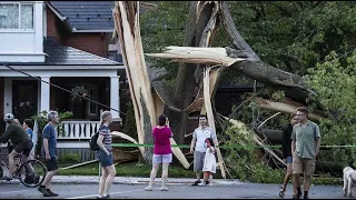 At least 2 dead, thousands without power after Ontario thunderstorm