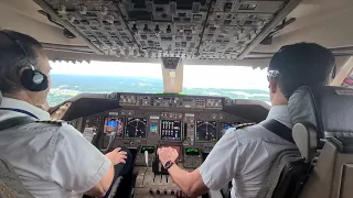 BOEING 747 (Cockpit view)  LANDING at Houston Airport. FULL REVERSE. Nicely Piloting by Daniel R.